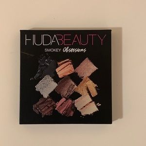 HUDA BEAUTY Smokey Obsessions eyeshadow palette